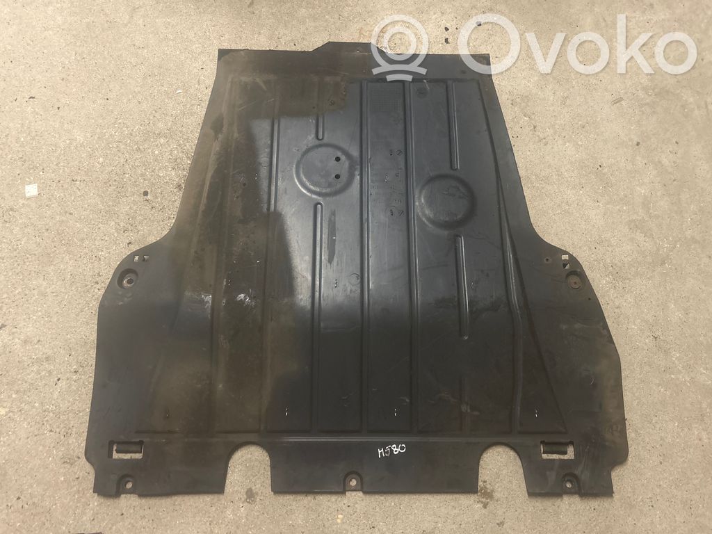 Renault Clio IV Variklio dugno apsauga 