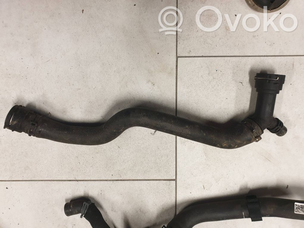 Audi A4 S4 B9 Przewód / Wąż chłodnicy 