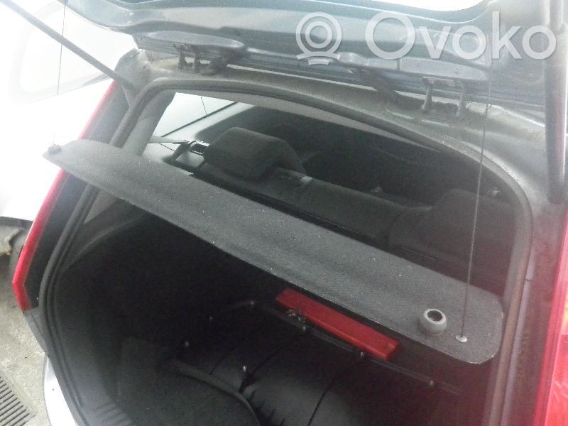 Ford Fiesta Tavarahyllyn kansi 