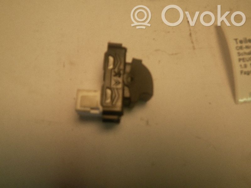 Electric window control switch   E31426