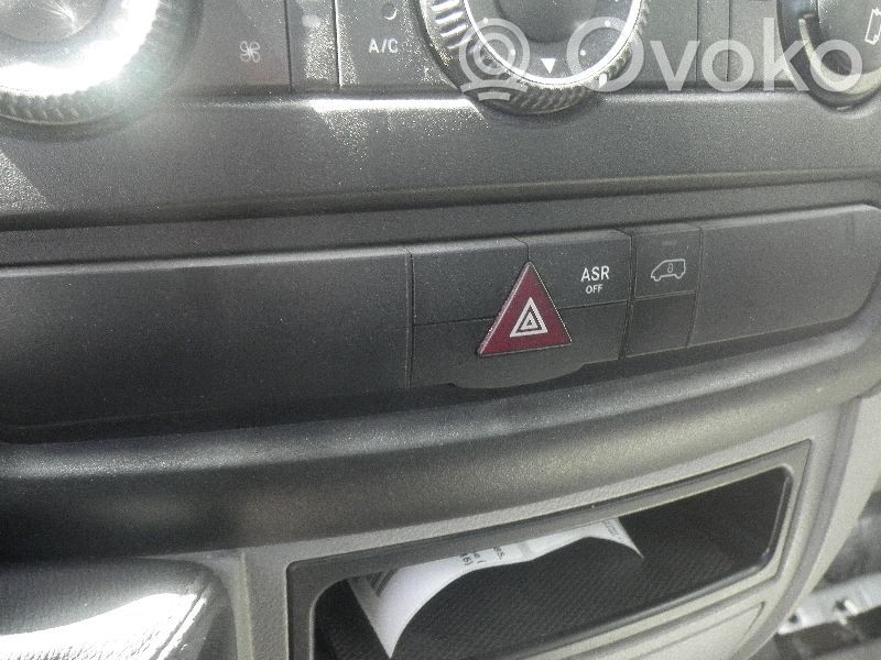 Mercedes-Benz Sprinter W906 Botón interruptor de luz de peligro 