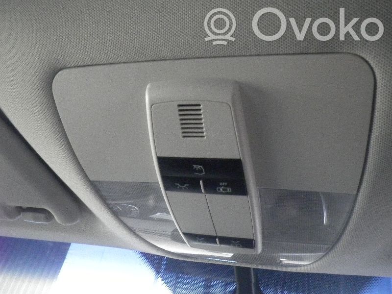 Mercedes-Benz A W169 Éclairage lumière plafonnier avant 