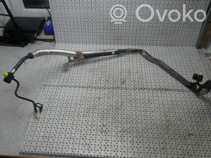 BMW 3 E46 Ilmastointilaitteen putki (A/C) 