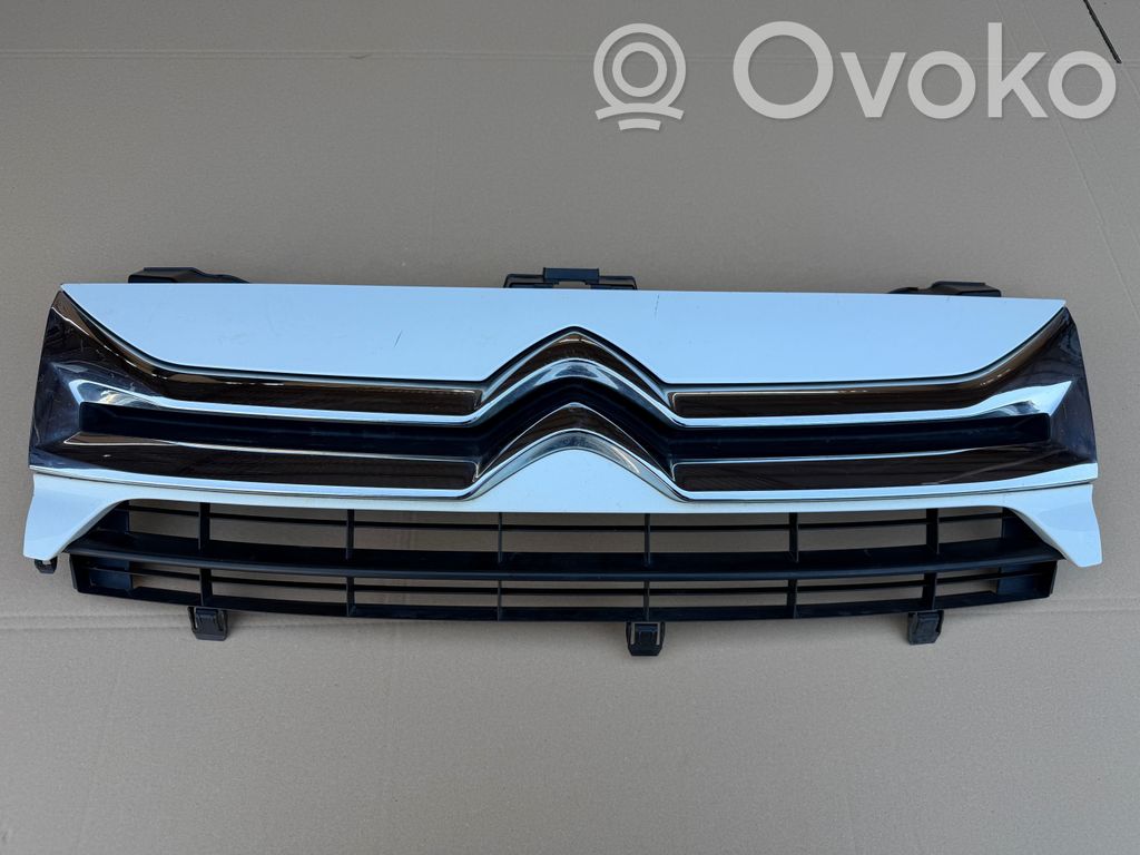 Citroen Jumpy Augšējais režģis 
