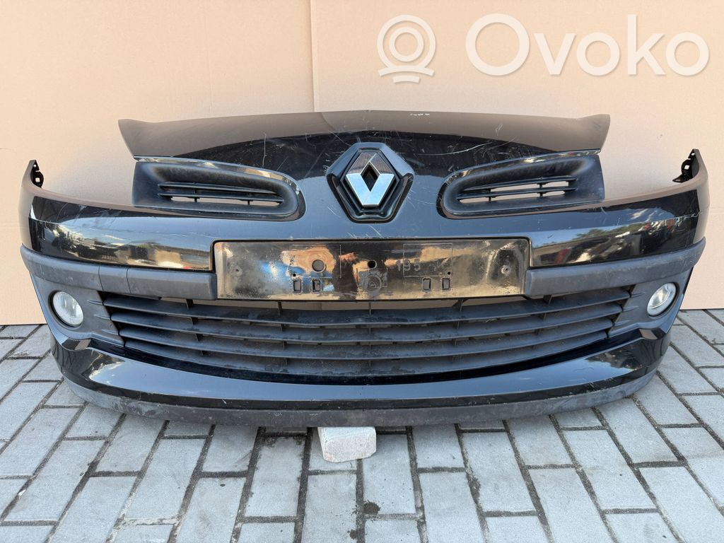 Renault Clio III Parachoques delantero 