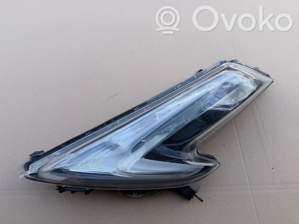 Nissan Juke I F15 Lampa przednia 