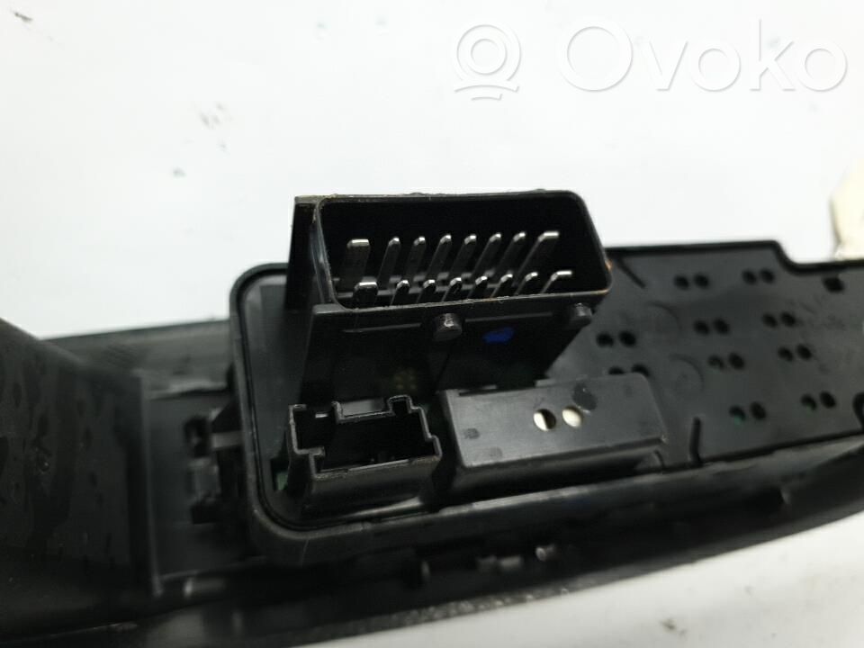 Electric window control switch   98127152XT