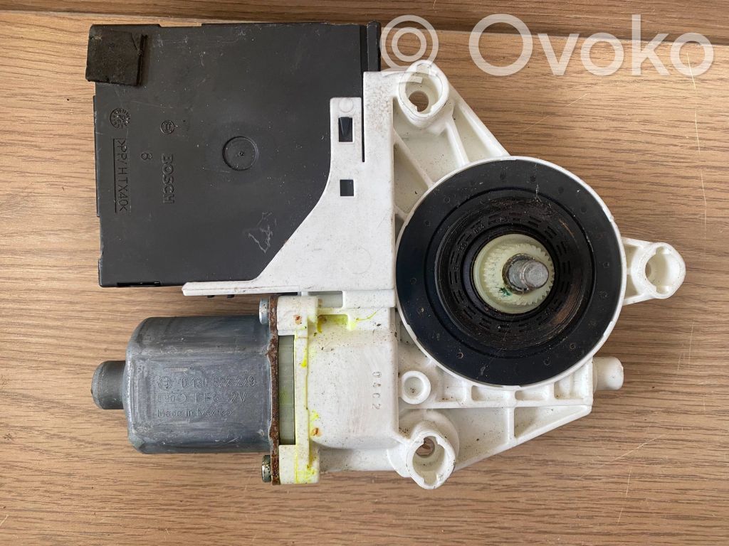 Volkswagen PASSAT B6 Silnik regulatora szyby drzwi przednich 