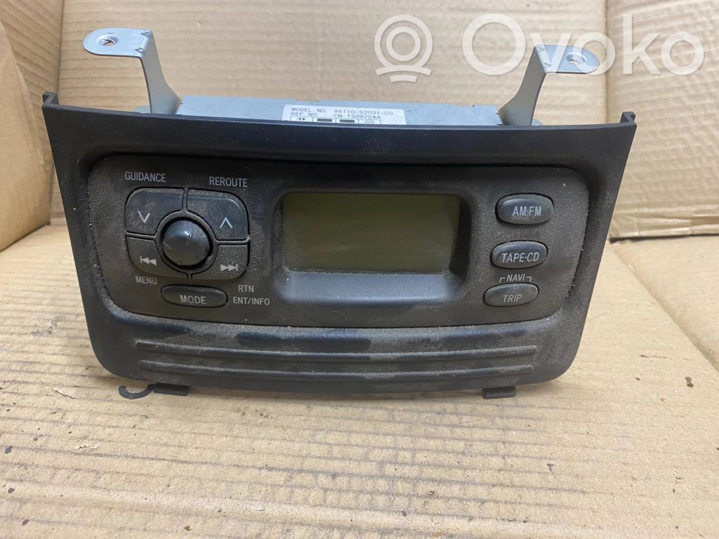 Toyota Yaris Verso Panel / Radioodtwarzacz CD/DVD/GPS 