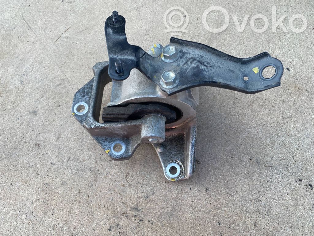 Suzuki SX4 S-Cross Gearbox mounting bracket 