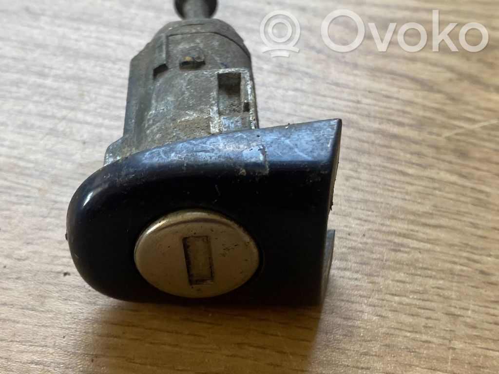 Volkswagen Bora Cerradura de puerta delantera 
