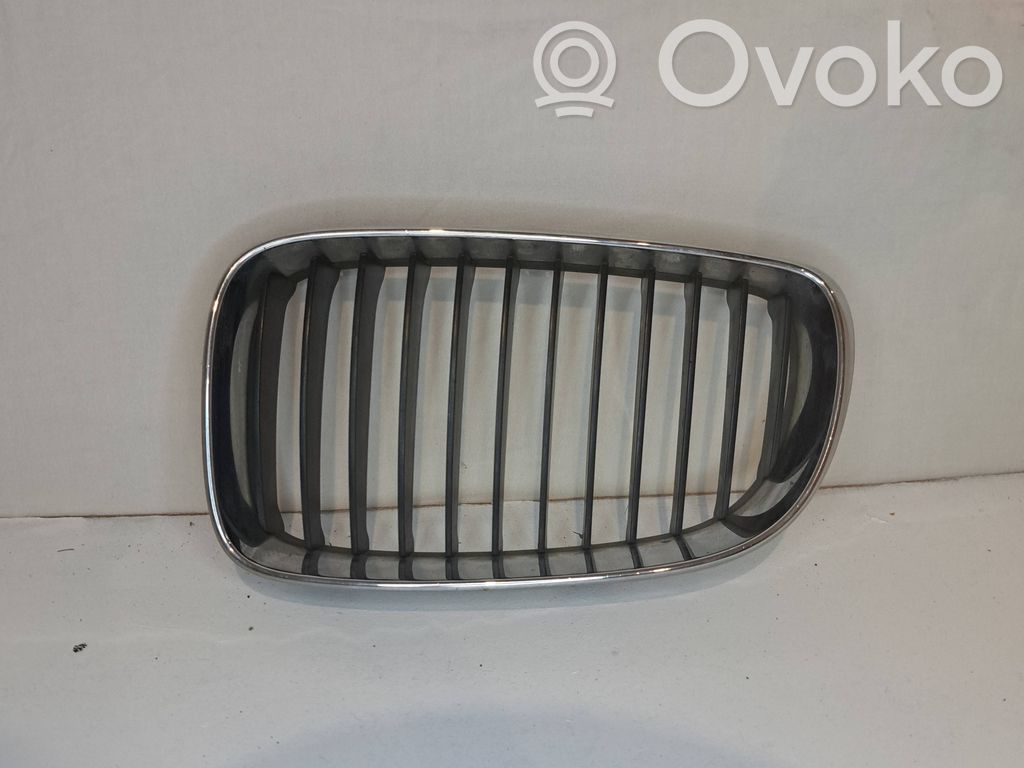 BMW 1 E81 E87 Augšējais režģis 