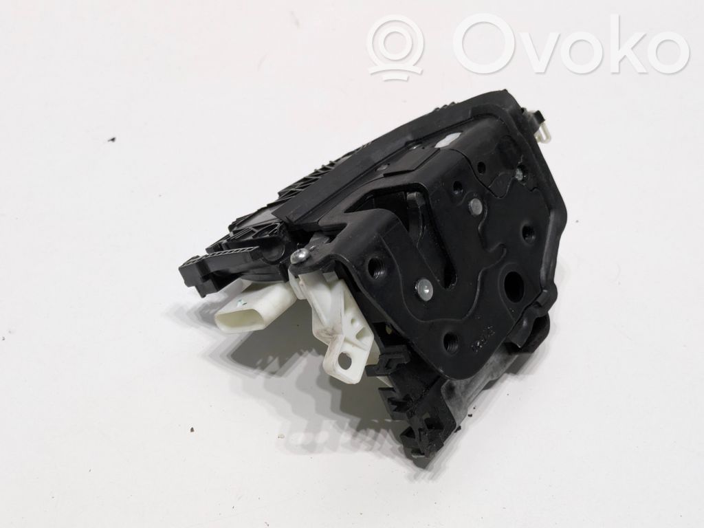 Audi A4 S4 B9 8W Priekšpusē slēdzene 