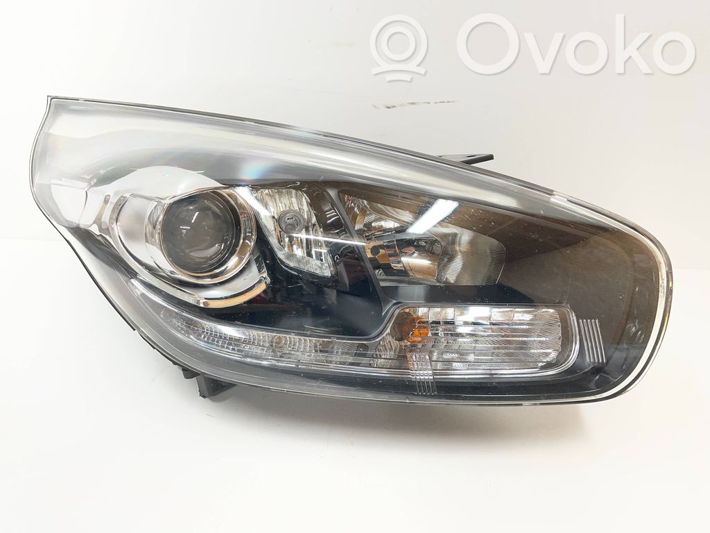 KIA Carens III Lampa przednia 