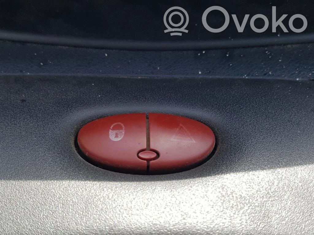 Botón interruptor de luz de peligro