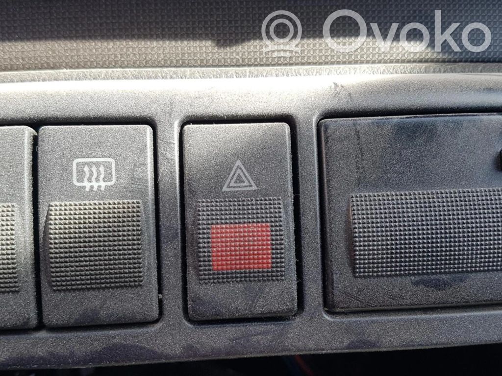 Botón interruptor de luz de peligro