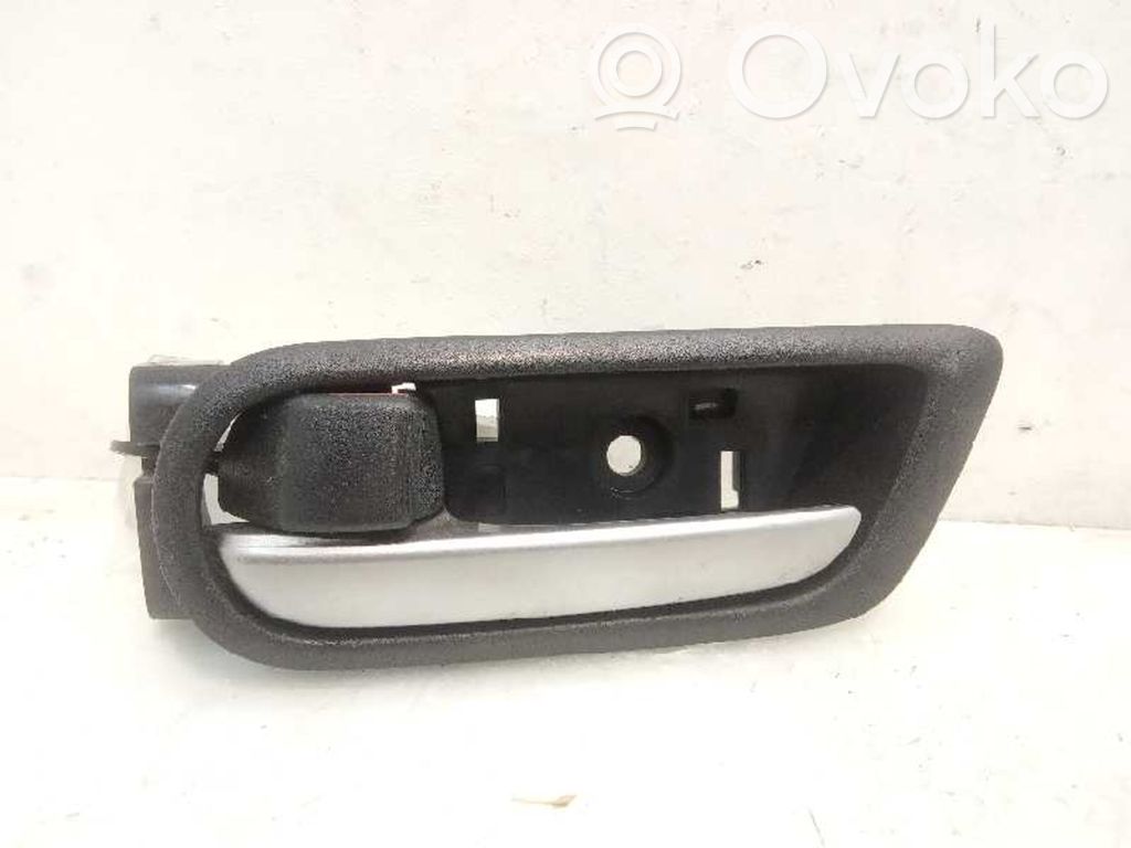 Manecilla interna puerta delantera