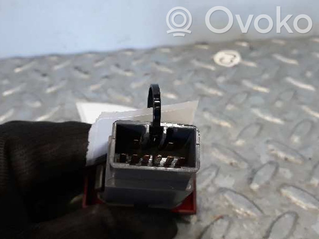 Botón interruptor de luz de peligro