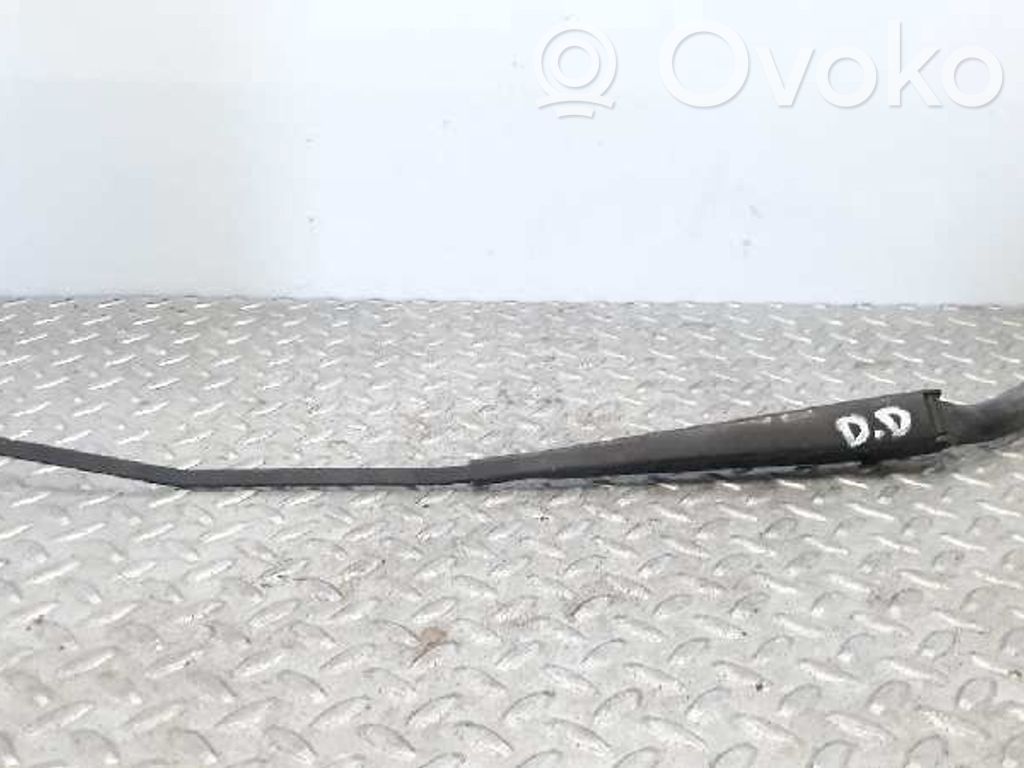 Brazo del limpiaparabrisas delantero