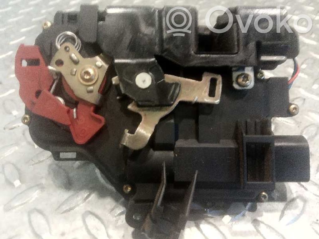 Audi A4 S4 B6 8E 8H Etuoven lukko 