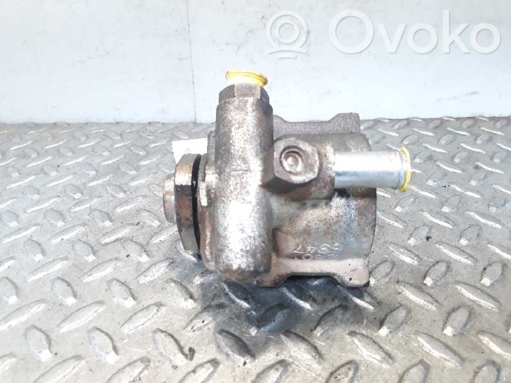 Volkswagen Polo III 6N 6N2 6NF Ohjaustehostimen pumppu 