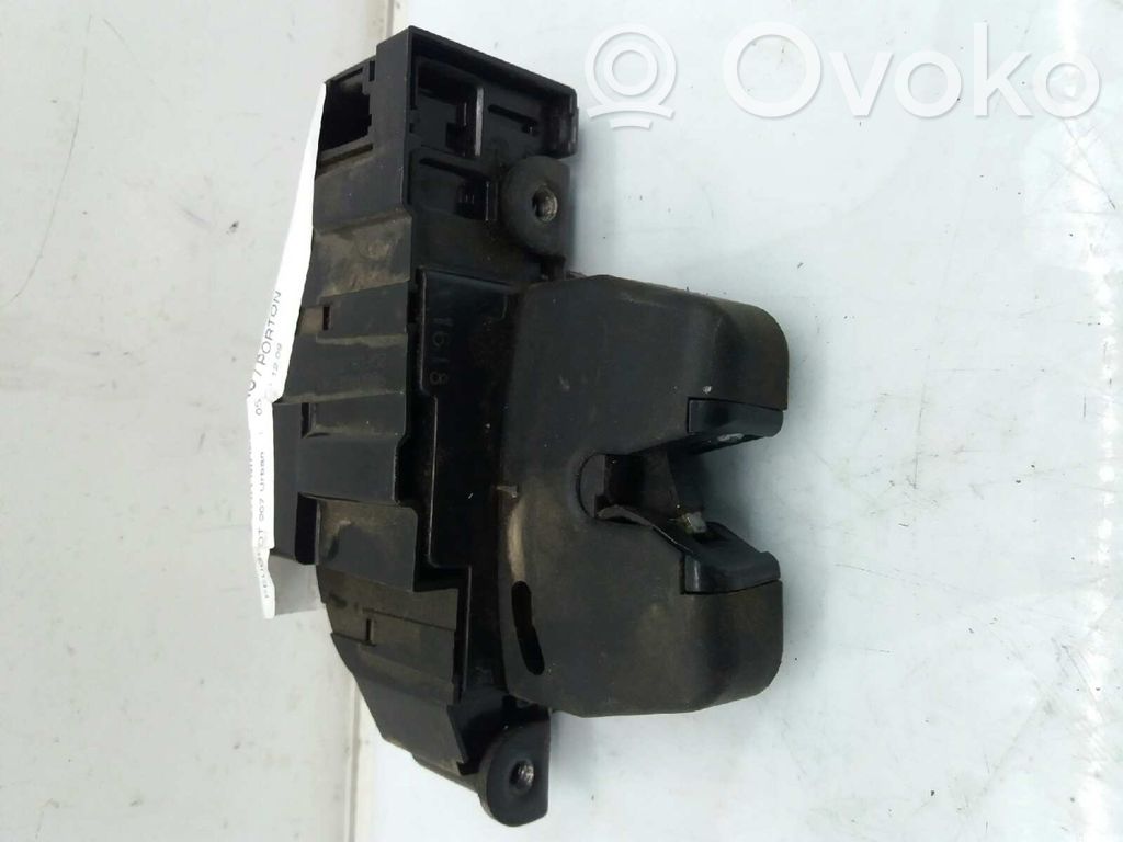 Peugeot 207 Tailgate lock latch 