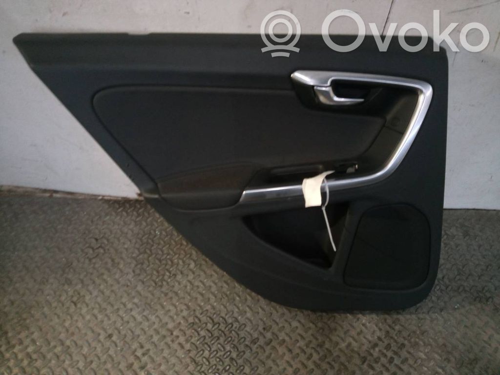 Volvo V60 Takaoven verhoilu 