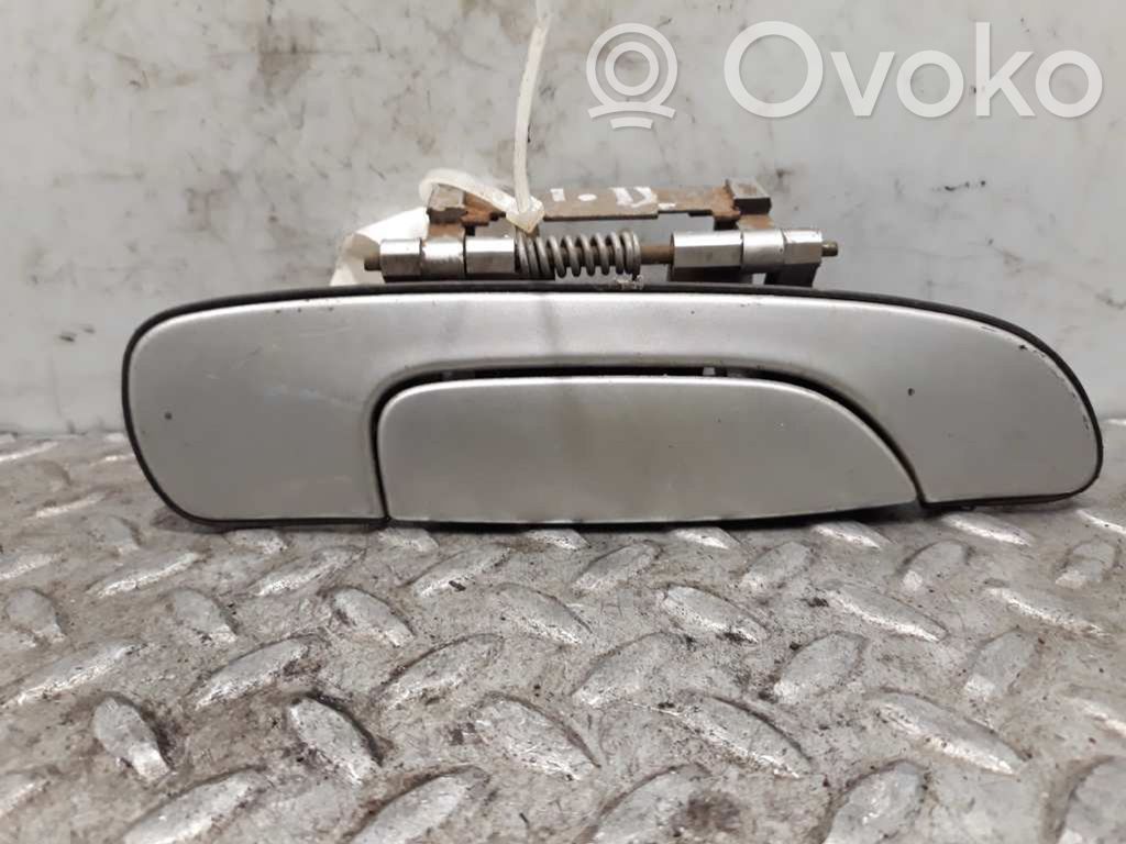 Manecilla externa puerta trasera