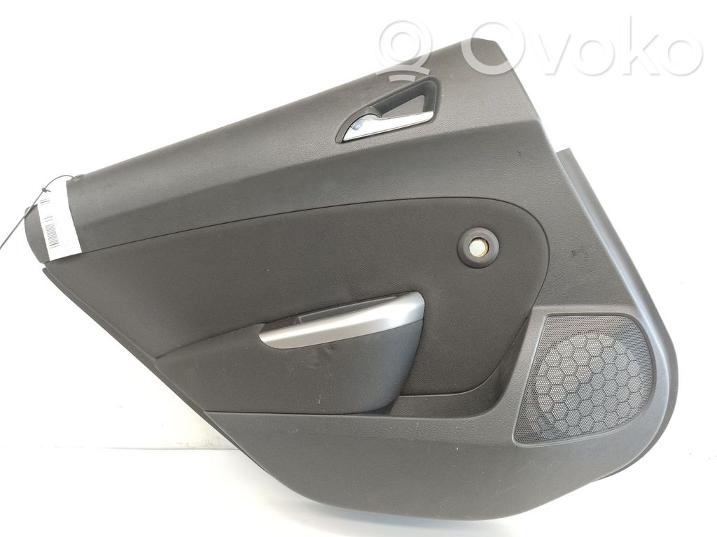 Opel Astra H Takaoven verhoilu