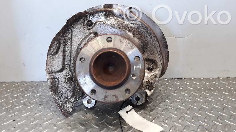 Front wheel hub spindle knuckle
