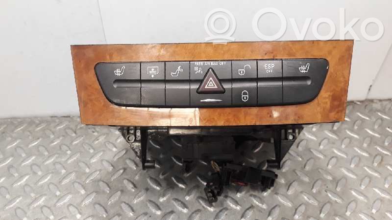 Mercedes-Benz E W211 Comutator lumini pericol 