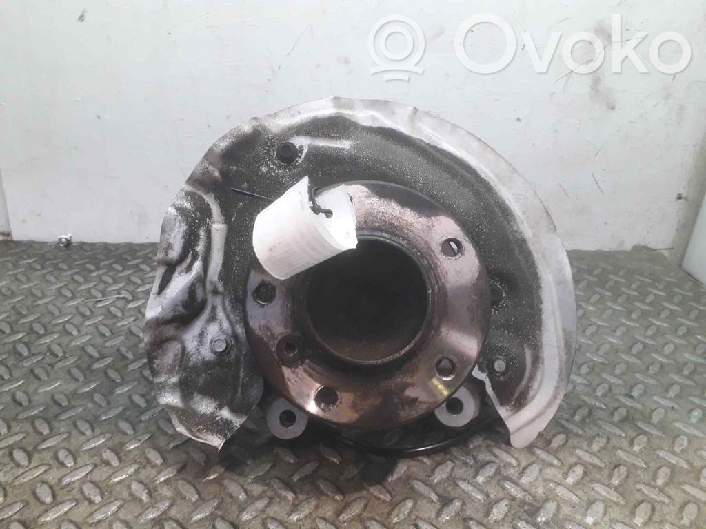 Front wheel hub spindle knuckle