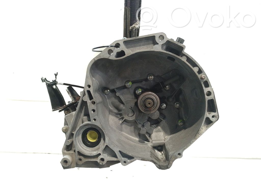 Nissan Micra Cutie viteze manuală cu 5 trepte 