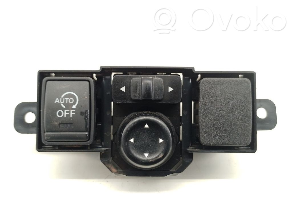 Nissan Note (E12) Wing mirror switch 