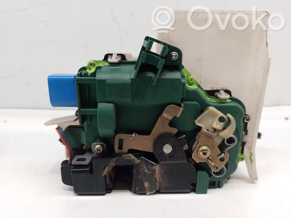 Volkswagen Polo Etuoven lukko 
