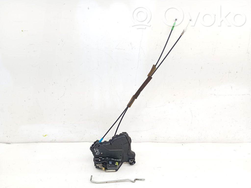 Toyota Avensis T270 Etuoven lukko