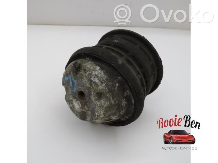 Engine mount bracket