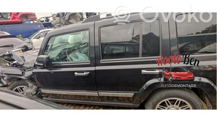 Jeep Commander Дверь 