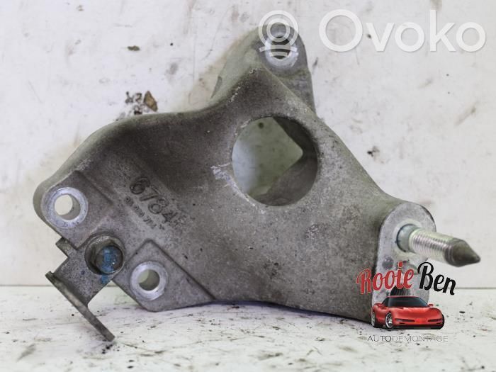 Chevrolet Spark Engine mount bracket 
