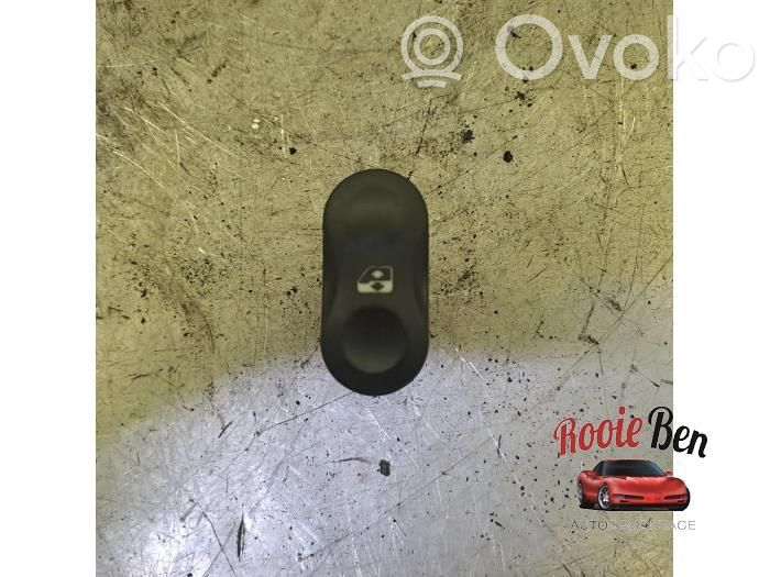 Dacia Duster Electric window control switch 