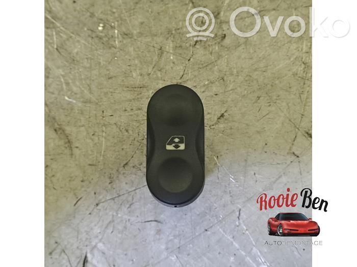 Dacia Duster Electric window control switch 