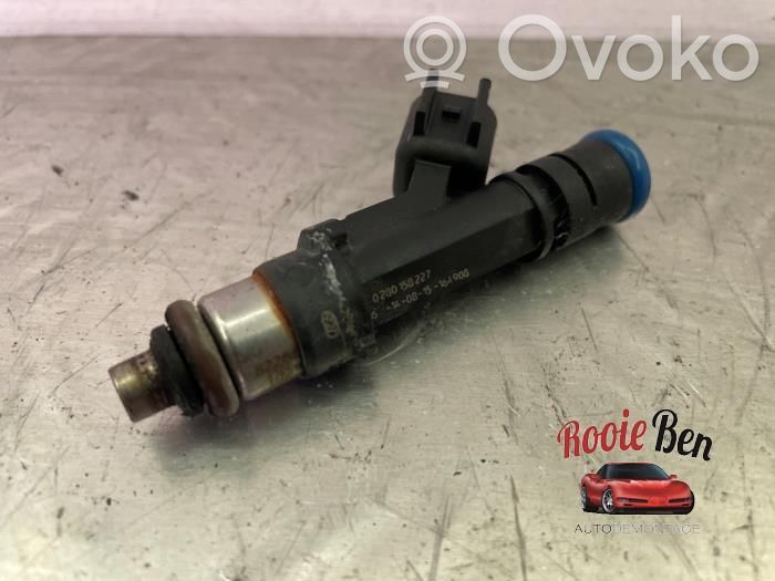 Inyector de combustible   0280158227