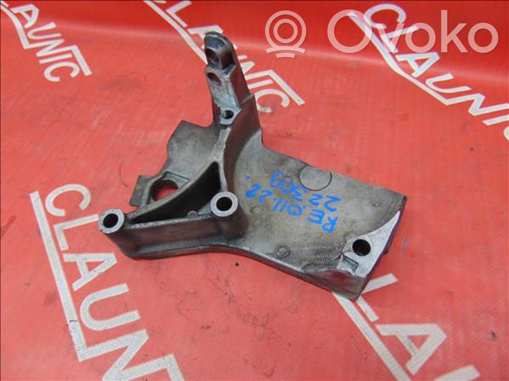Engine mounting bracket   8200871583,8200871583,RE0112222309