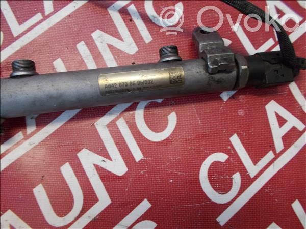 Mercedes-Benz E W211 Tuyau de conduite principale de carburant 