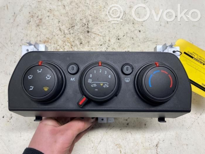 Dacia Sandero III Climate control unit 