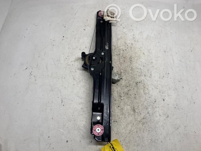Fiat 500L Elektryczny podnośnik szyby drzwi przednich 