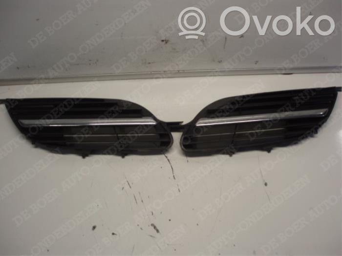 Nissan Almera Tino Front grill 