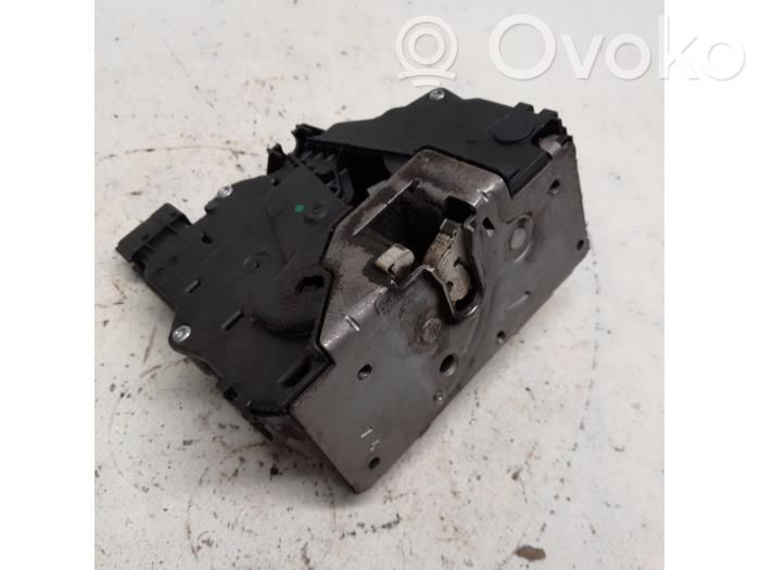 Opel Corsa D Zamek drzwi przednich 