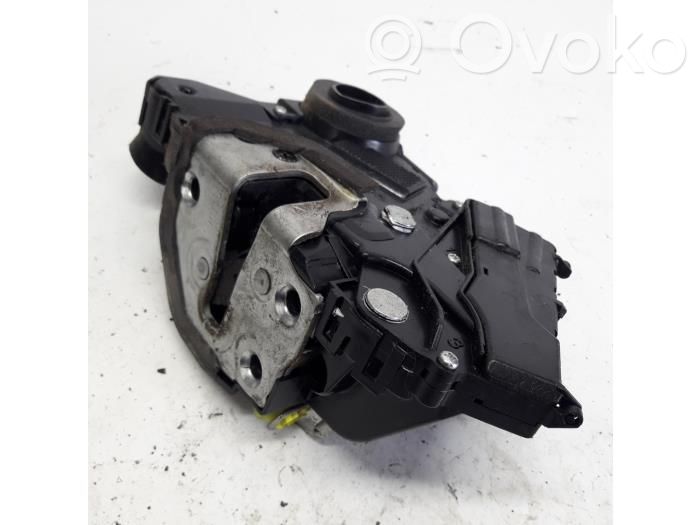Toyota Yaris Etuoven lukko 