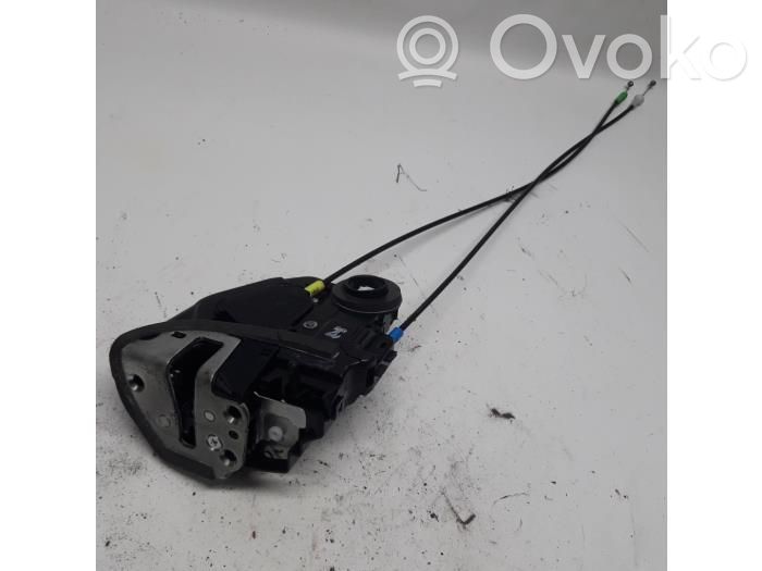Toyota Yaris Zamek drzwi tylnych 